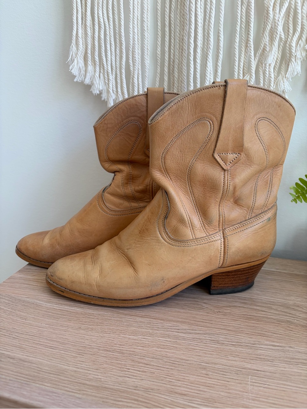 Modella Vintage Tan Leather Short Western Booties Size 9